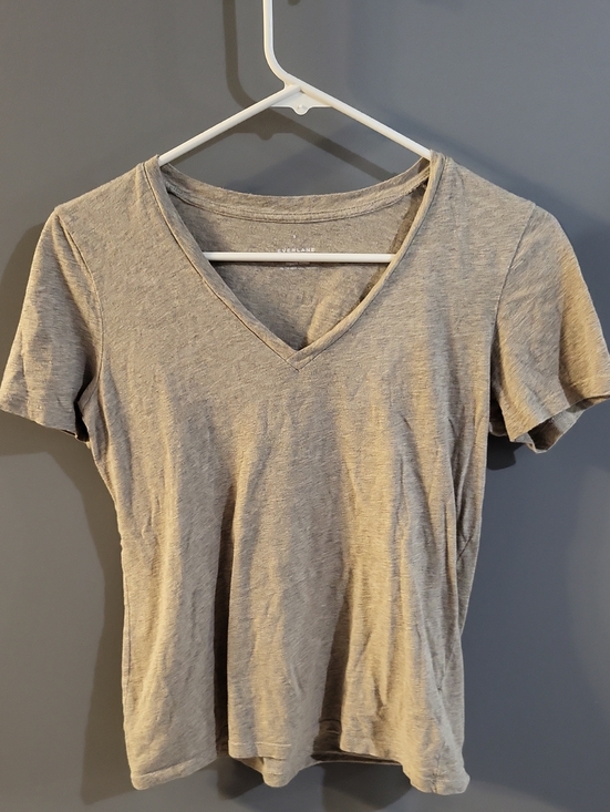 Everlane Tops - Everlane V-neck